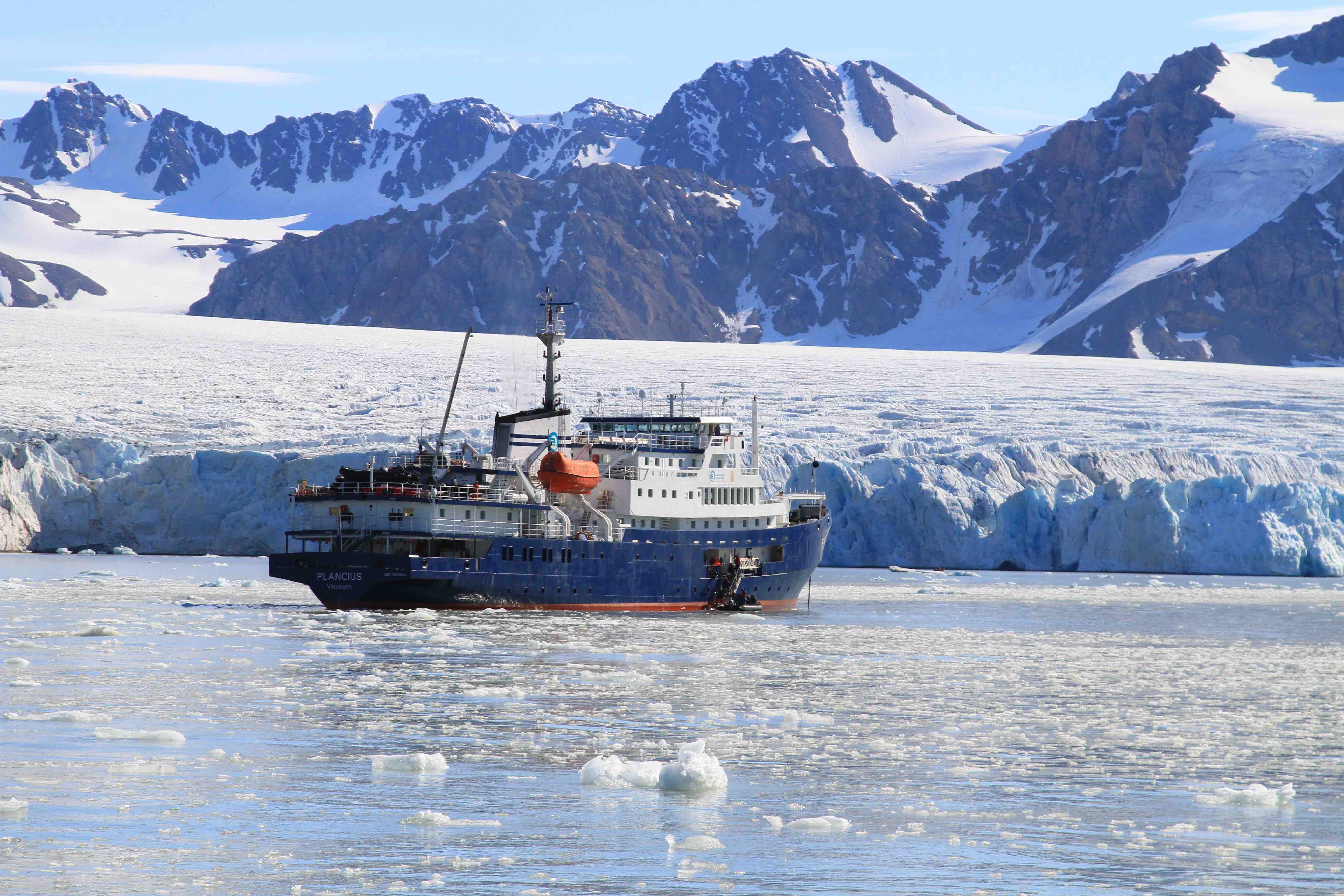 Norway OKs expedition cruising in Svalbard